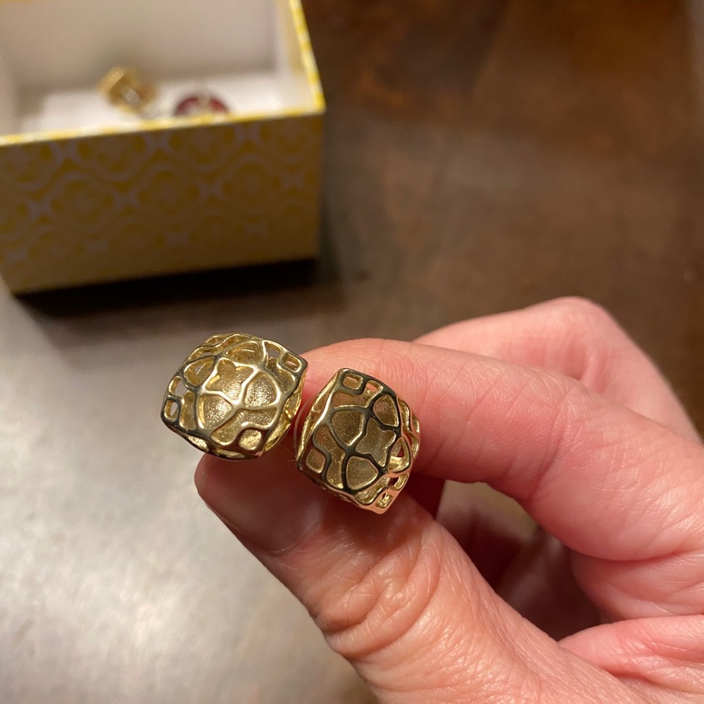Kendra Scott oversized logo studs